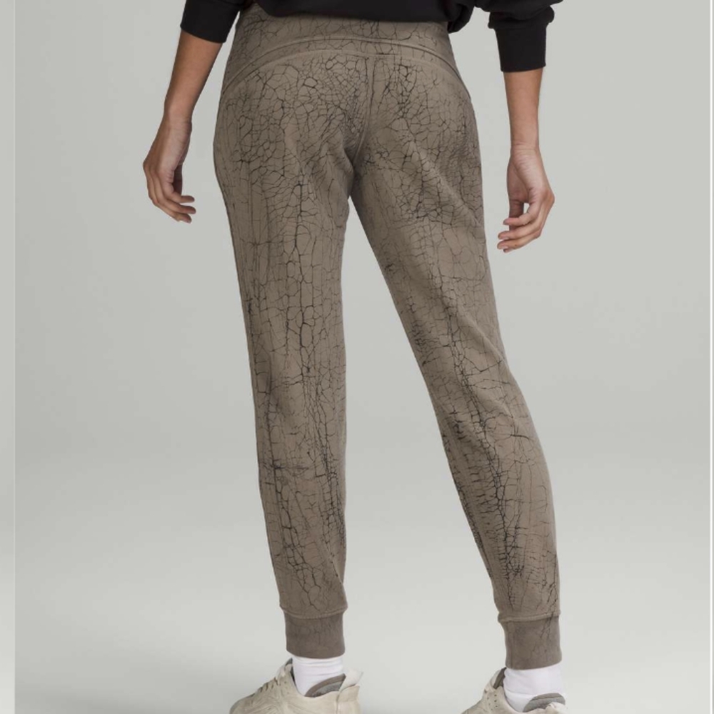 Lululemon Warm Down Jogger *7/8 Length Thread Dye Rover Black